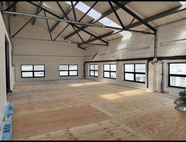 BUSINESS PROPERTY TO RENT IN CLAREMONT